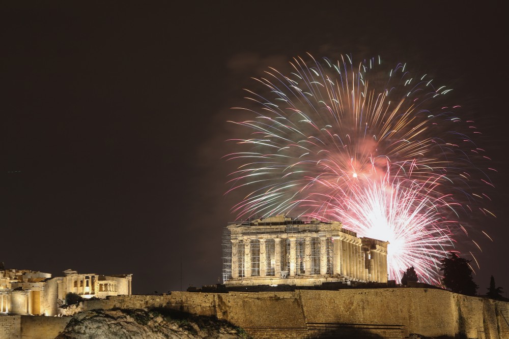 Φαντασμαγορική η υποδοχή του 2024 στην Αθήνα