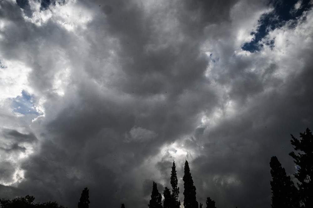 Δεμένα καράβια, πεσμένα δέντρα, κομμένες κολόνες ο πρώτος απολογισμός της κακοκαιρίας