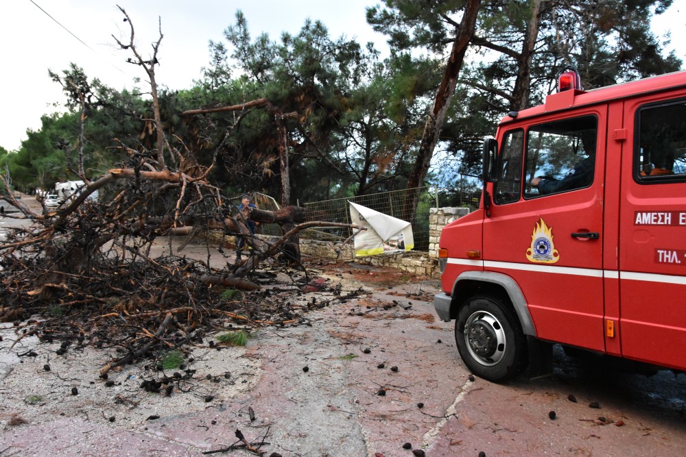 Πυροσβεστική: 485 κλήσεις έλαβε σε όλη τη χώρα το Κέντρο Επιχειρήσεων λόγω των καταιγίδων