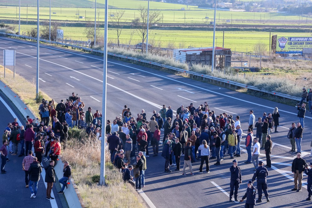 Αγρότες: αποκλεισμός δρόμων σε Αλμυρό και Στεφανοβίκειο