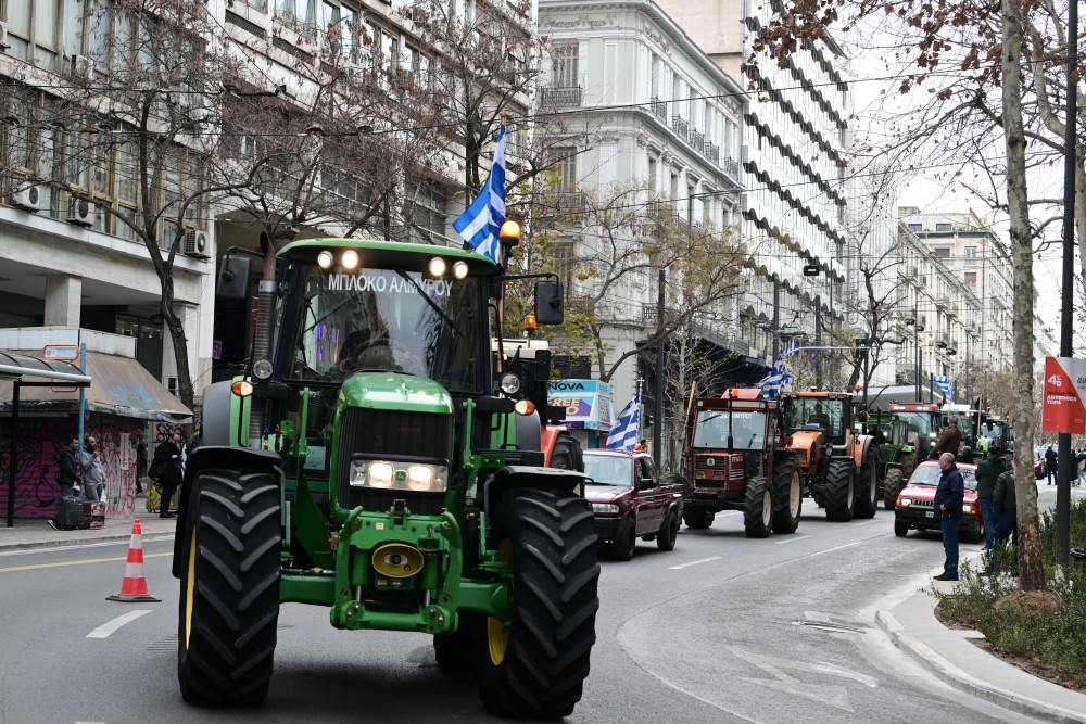 Αποχώρησαν από το Σύνταγμα οι αγρότες - Αύριο στα μπλόκα οι αποφάσεις για τις κινητοποιήσεις