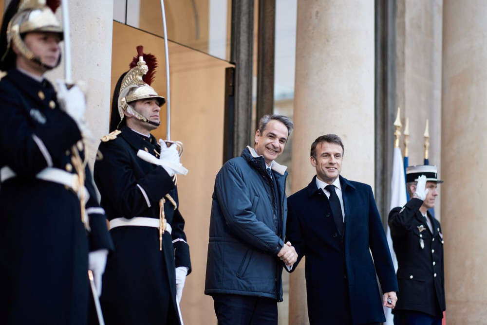 Η Ελλάδα πληρώνει πρόωρα τη Γαλλία - γαλλικά ΜΜΕ κριτικάρουν Μακρόν