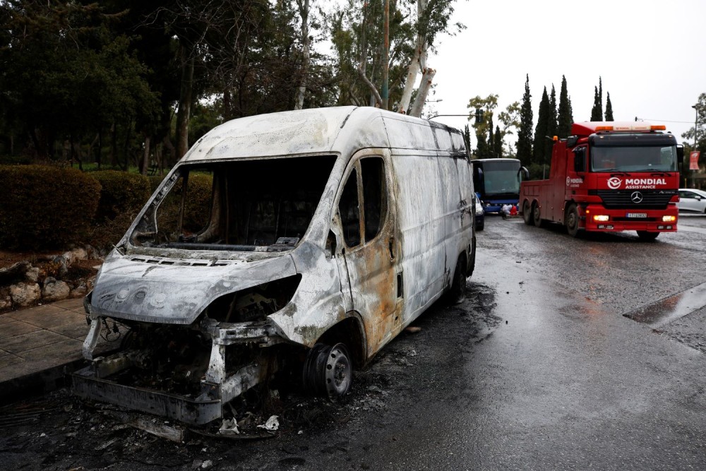 Άγνωστοι έκαψαν τέσσερα αυτοκίνητα στην Πανεπιστημιούπολη