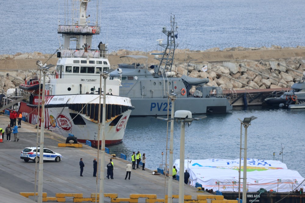 Αναχώρησε από τη Λάρνακα το πρώτο πλοίο με ανθρωπιστική βοήθεια στη Γάζα