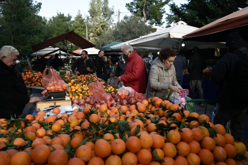 ΠΟΣΠΛΑ: χαμηλότερες ή ίδιες με πέρυσι οι τιμές στις λαϊκές αγορές