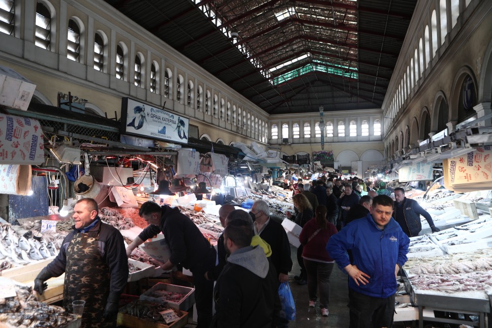 Επάρκεια προϊόντων και συγκράτηση τιμών στην πασχαλινή αγορά