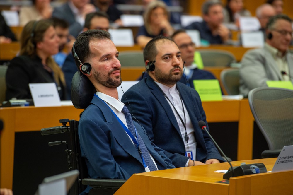 Χυδαίες επιθέσεις κατά του Κυμπουρόπουλου από τα τρολ του ΣΥΡΙΖΑ