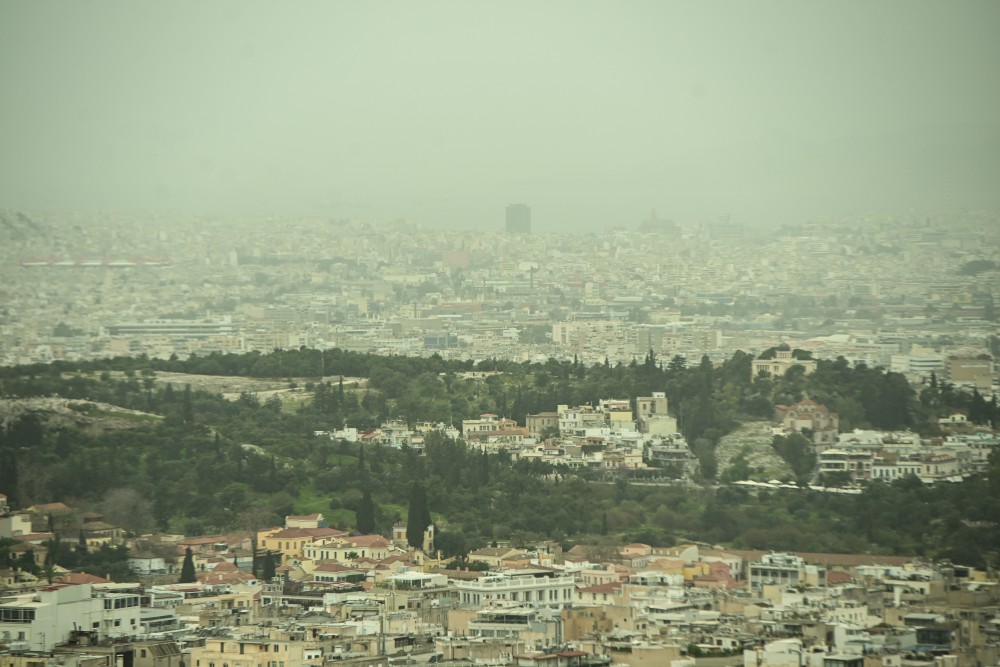 Kαιρός: αφρικανική σκόνη και ζέστη σήμερα - Πού θα βρέξει