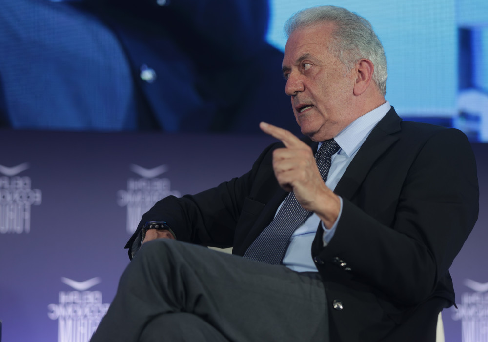 Δημήτρης Αβραμόπουλος: Ο βραχώδης δρόμος της Ευρώπης