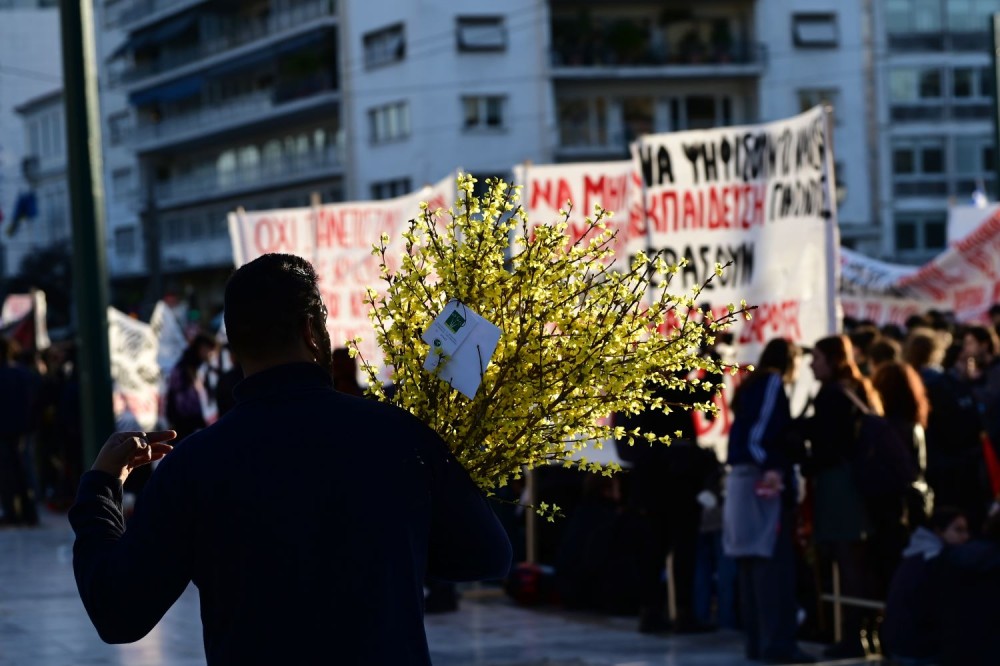 Αποκλεισμένη η Βουλή - Παραμένουν φοιτητικοί σύλλογοι