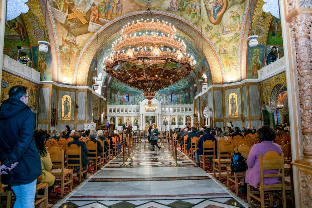 Τραμπούκικη επίθεση μέσα σε εκκλησία από υποψήφια της Νίκης κατά της βουλευτή της ΝΔ, Αγγελικής Δεληκάρη