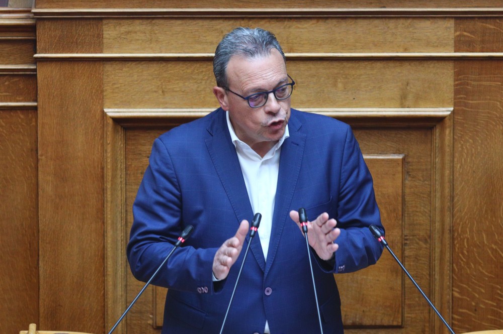 Φάμελλος: αναμασάει το θέμα φορολόγησης των υπερκερδών σε καύσιμα και ρεύμα