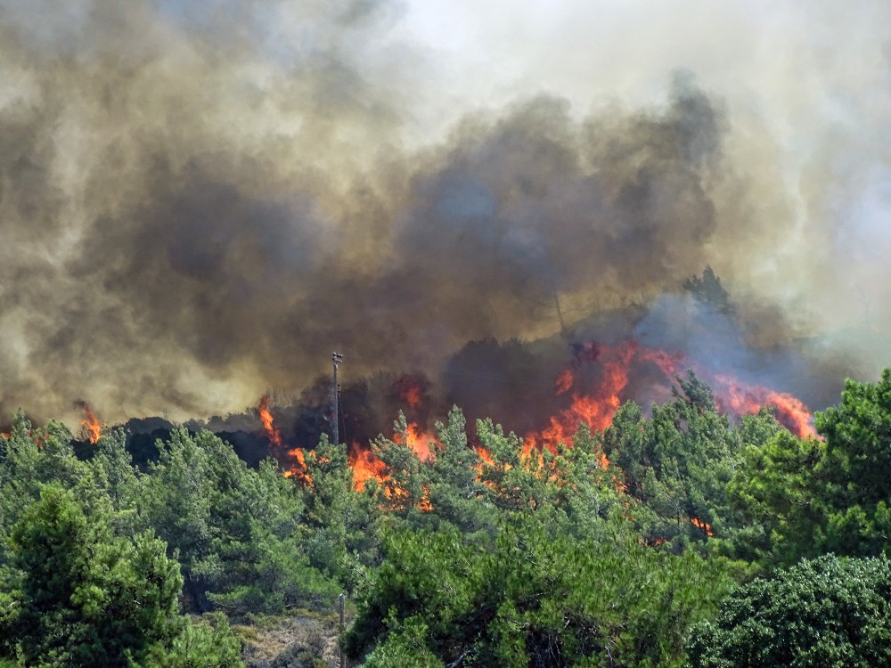 Ο ΣΥΡΙΖΑ επιχειρεί να «τινάξει» την κρατική αντιπυρική προστασία «στον αέρα»