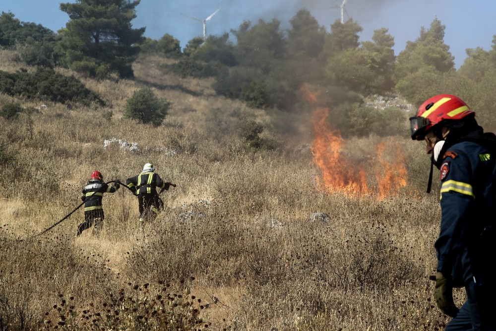 Ενισχύθηκαν οι δυνάμεις της Πυροσβεστικής σε Αρκαδία και Αργολίδα - Εκκενώνονται οικισμοί