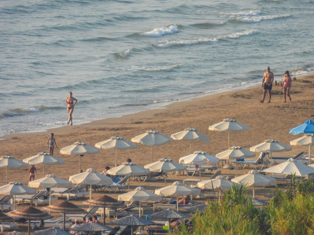 Ξεκινούν οι αιτήσεις για 300.000 επιταγές κοινωνικού τουρισμού