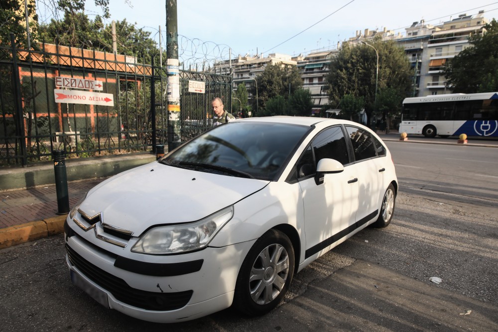 Στην ανακρίτρια ο ποινικολόγος - Θα ομολογήσει τον ξυλοδαρμό της συζύγου του