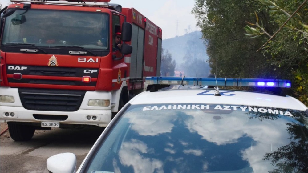 Συνελήφθη ύποπτος για τη φωτιά στη Βαρυμπόμπη