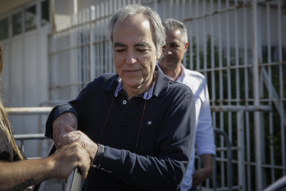 Οι άδειες και οι βόλτες του Κουφοντίνα
