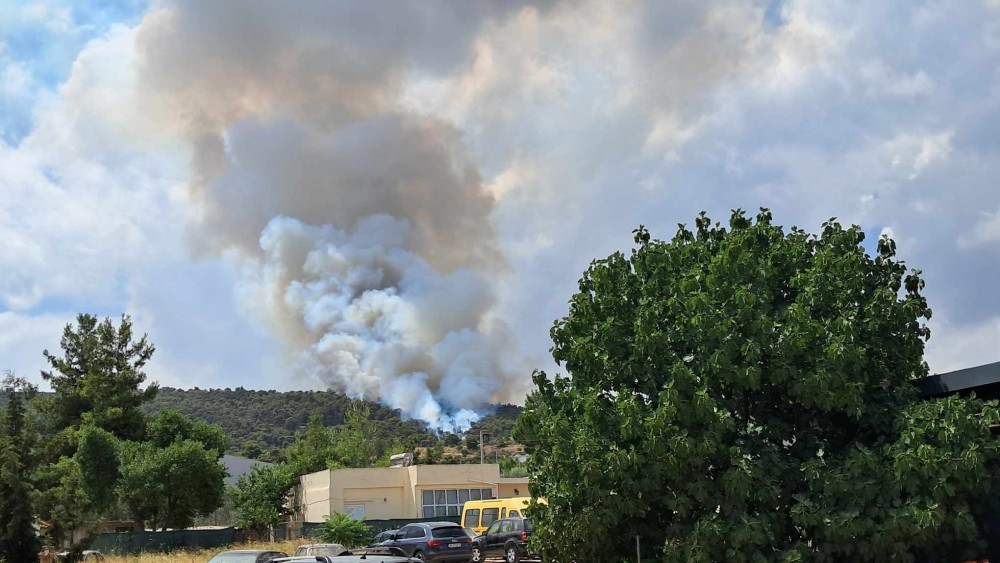 Φωτιά στα σύνορα: έκλεισε προληπτικά το τελωνείο των Ευζώνων