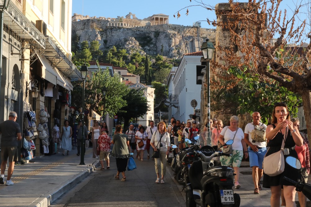 Σε έξαρση έως τέλος Ιουλίου ο κορωνοϊός - Χρειάζεται προσοχή, προειδοποιεί η Παγώνη