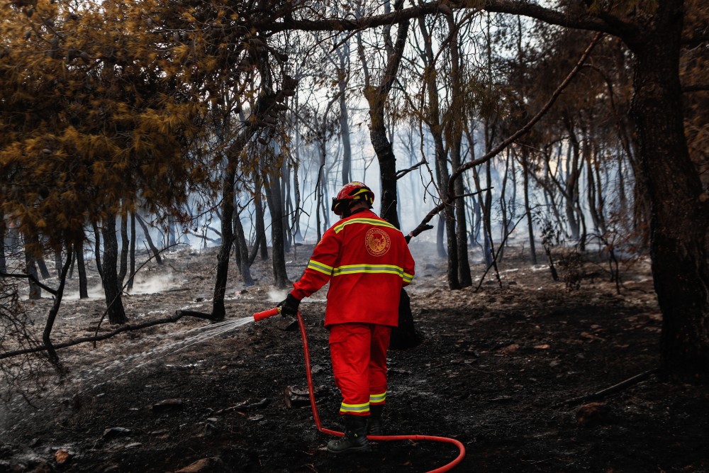 Υπό μερικό έλεγχο η πυρκαγιά στο Καναλάκι Πρέβεζας - Καίγεται φορτηγό στην Εγνατία