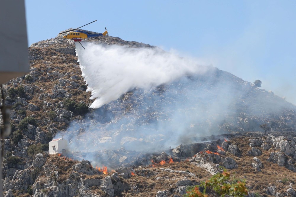 Ηράκλειο: νέα φωτιά στην Άκρια - Μήνυμα από το 112 - Εκκενώνονται 4 χωριά