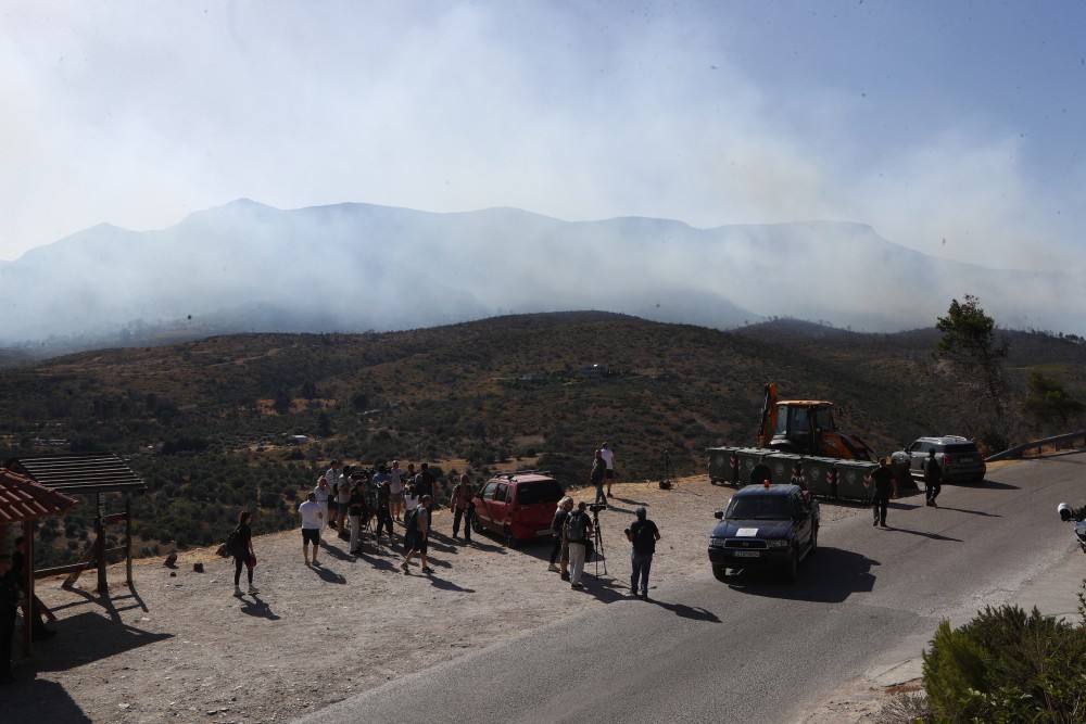 ΕΛΑΣ: κυκλοφοριακές ρυθμίσεις λόγω της πυρκαγιάς στη Σταμάτα