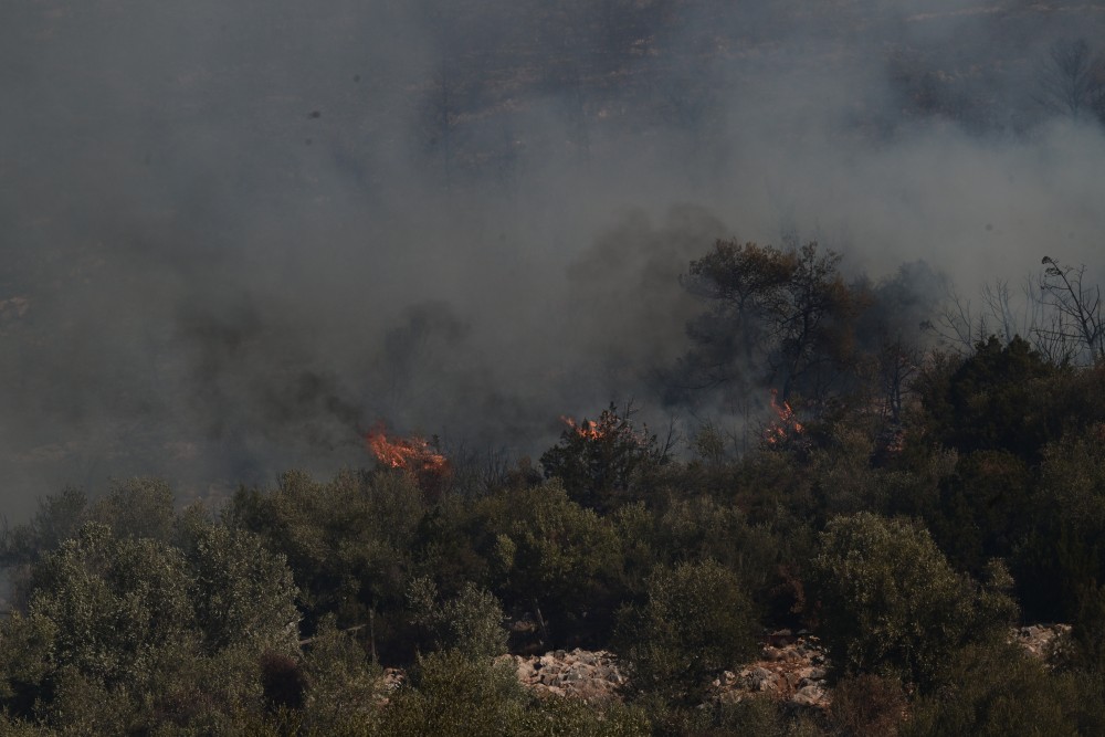 Σε πύρινο κλοιό η Αττική: σε Γραμματικό, Πεντέλη και Ανατολή Νέας Μάκρης τα κύρια μέτωπα