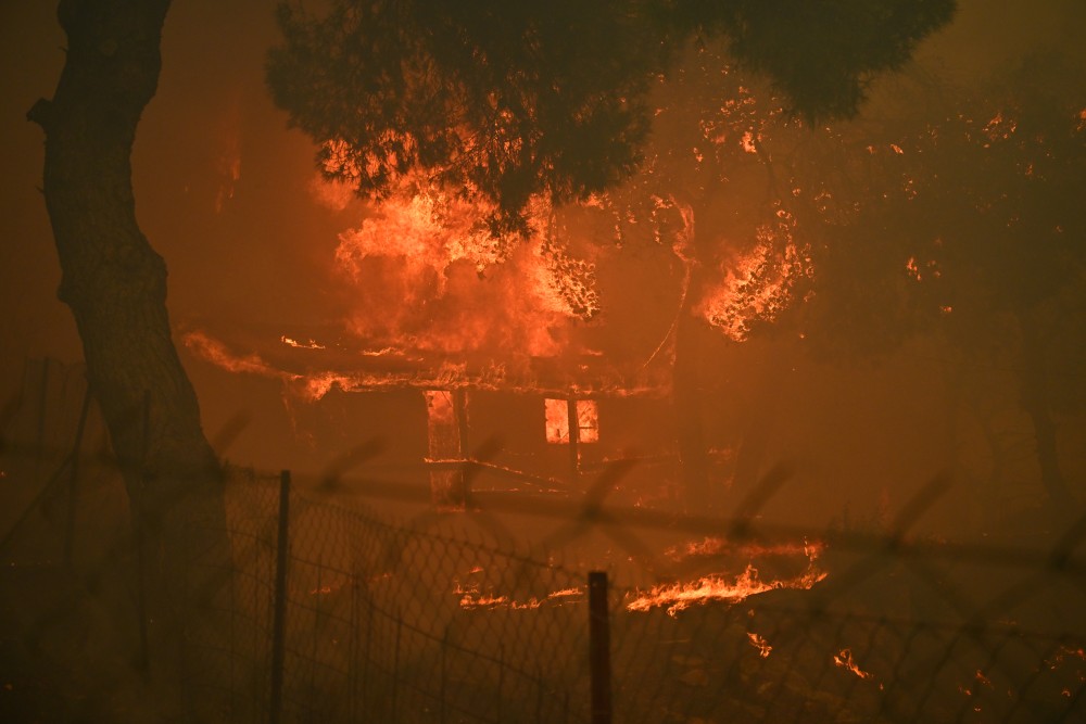 Σε πύρινο κλοιό η Νότια Κορέα: πάνω από 20 φωτιές - Νεκροί δύο πυροσβέστες, δύο αγνοούνται