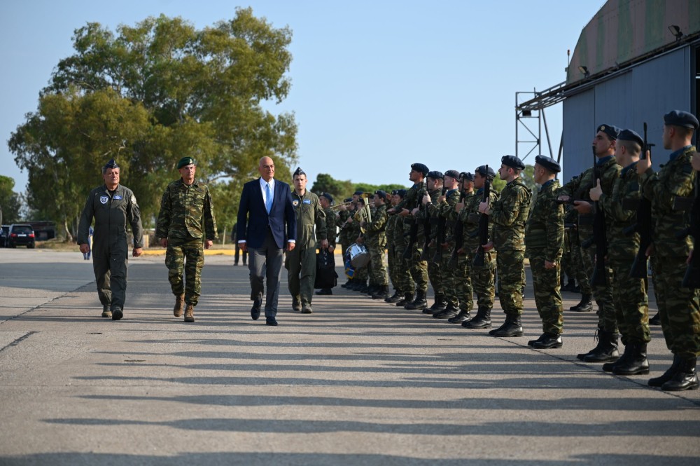 Στην έδρα της Τακτικής Διοίκησης του 41 Συντάγματος Πεζικού στη Σαμοθράκη ο  Δένδιας