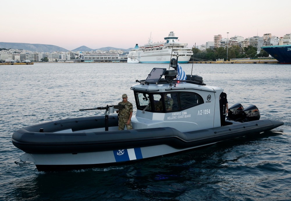 Επεισόδιο στη Σύμη: ταχύπλοο με μετανάστες από την Τουρκία προσπάθησε να εμβολίσει σκάφος του Λιμενικού