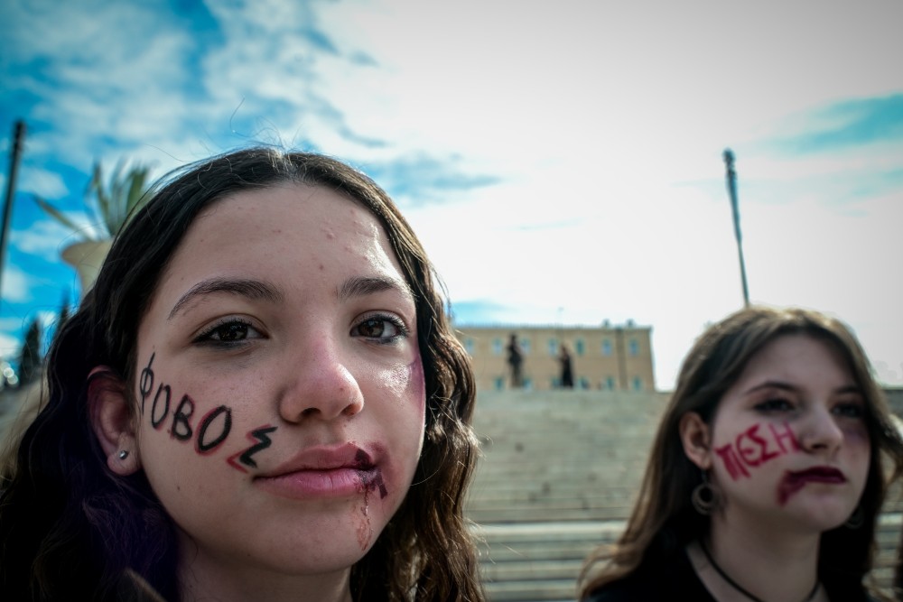 «Safe Youth»: από σήμερα η λειτουργία του panic button για τους νέους