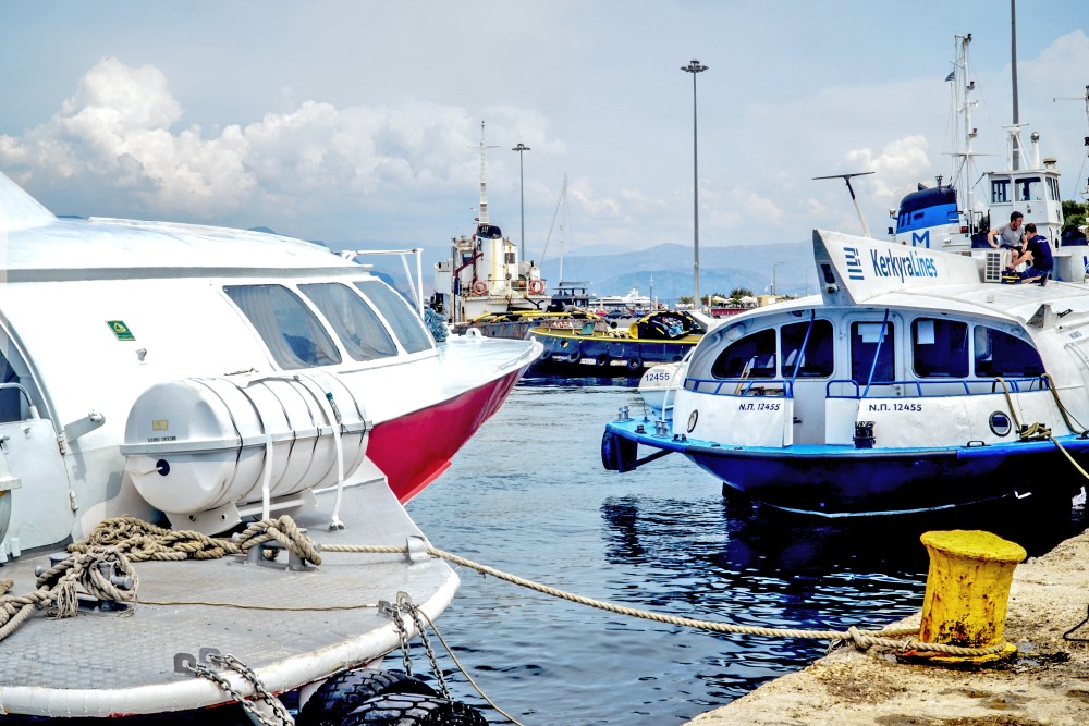 Χαλκιδική: τραυματίστηκε 22χρονη όταν ταχύπλοο προσέκρουσε στο νοικιασμένο σκάφος που επέβαινε