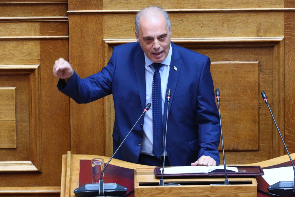 Κυριάκος Βελόπουλος: ο στρατηγός της κερκίδας