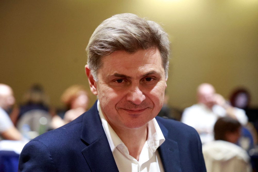 «Ήξεις αφήξεις» από τον Νικόλα Φαραντούρη για το νέο κόμμα της Μαρίας Καρυστιανού