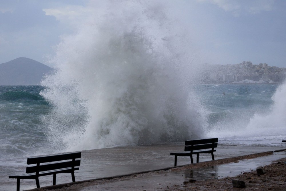 Η κακοκαιρία «Bora» πλήττει τη Λήμνο - Έντονα φαινόμενα και στη Θεσσαλία