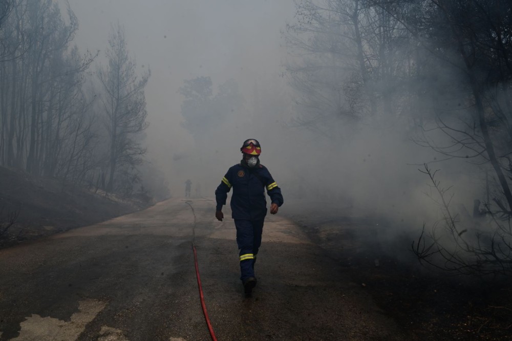 Λαγκαδάς Θεσσαλονίκης: Νεκρός ένας πυροσβέστης κατά τη διάρκεια κατάσβεσης της φωτιάς