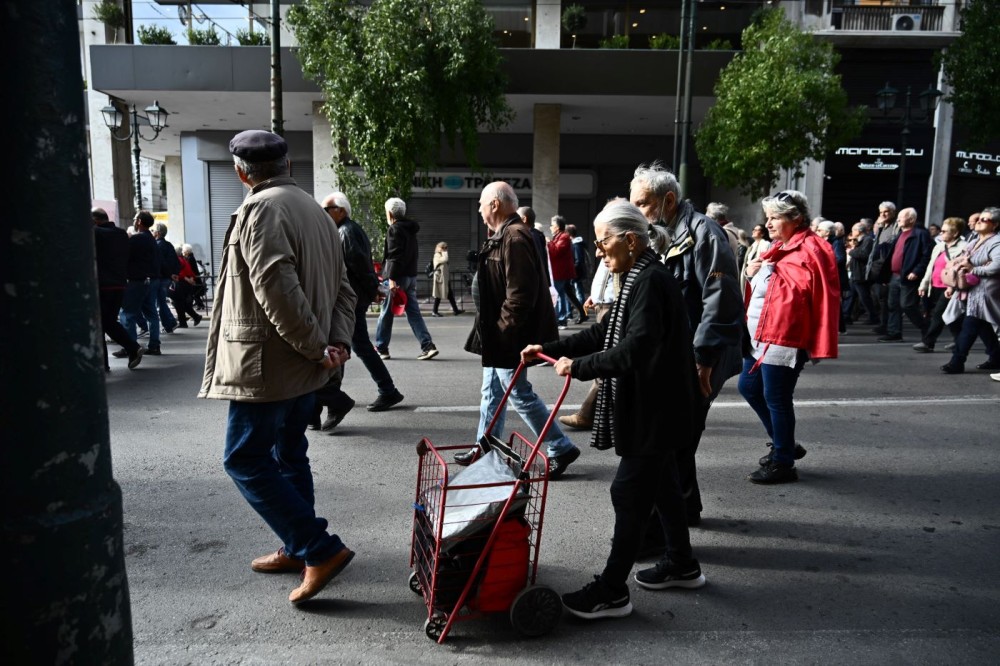 Συντάξεις: αυξημένα τα ποσά για τον Ιανουάριο 2025 - Πότε θα καταβληθούν