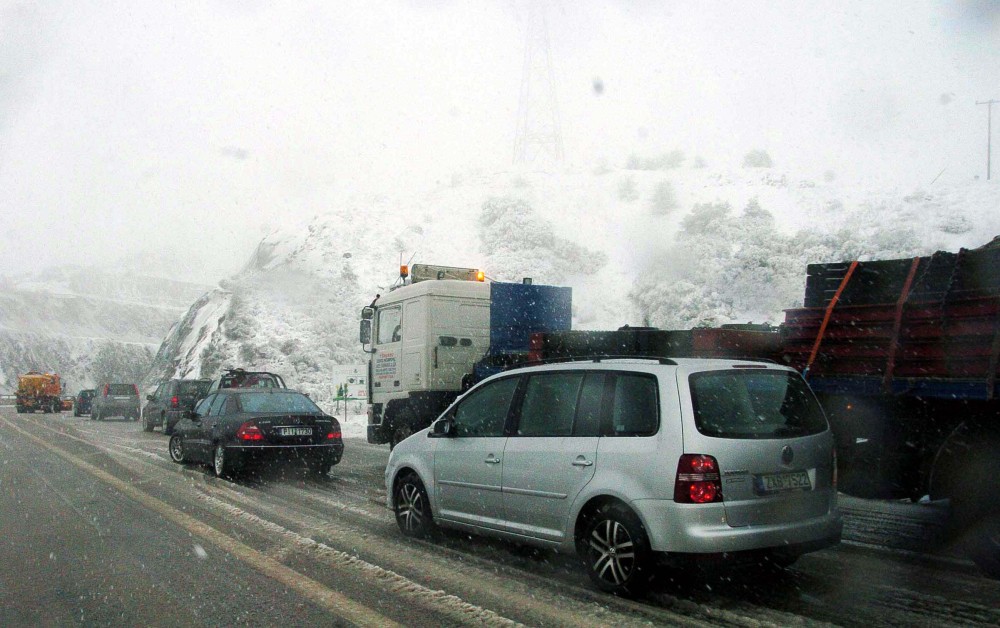 Χιόνια στο καμπαναριό τον κακό μας τον καιρό