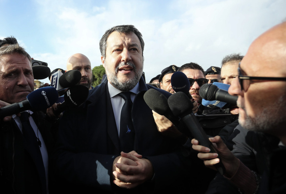 Σφοδρή αντιπαράθεση Παρισιού-Ρώμης μετά τις αιχμές Σαλβίνι κατά Μακρόν