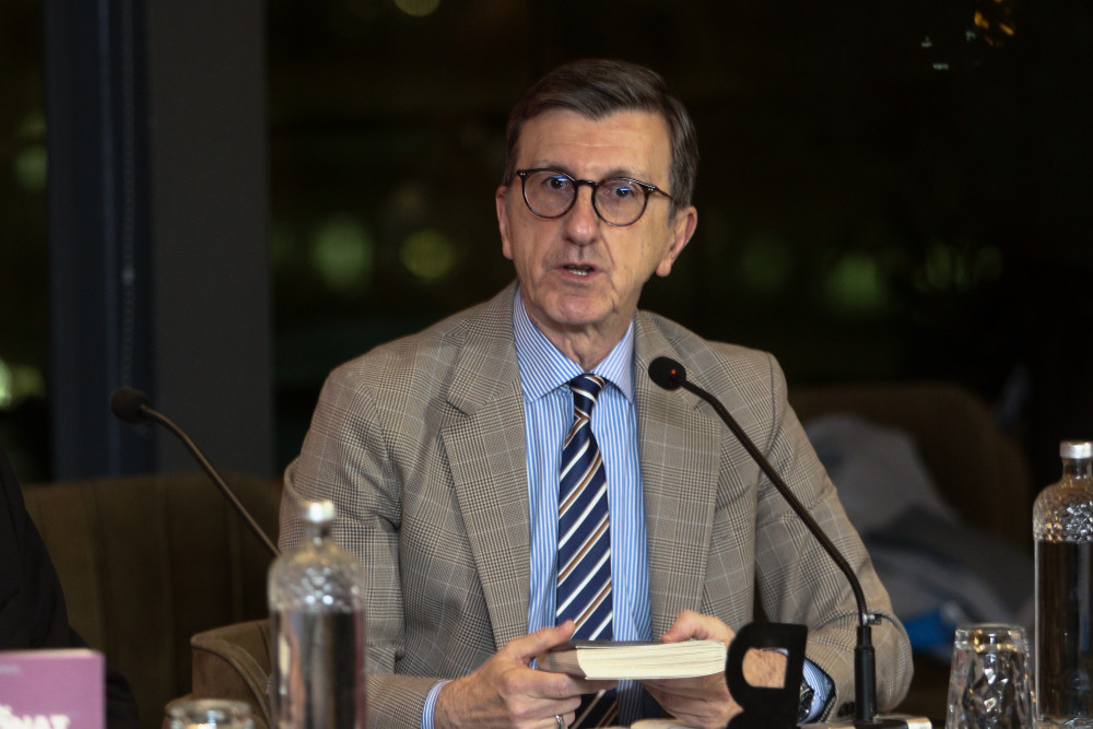 Ο Πορτοσάλτε σχολιάζει την «αγωνία» Τσίπρα για τη δημόσια περιουσία (video)