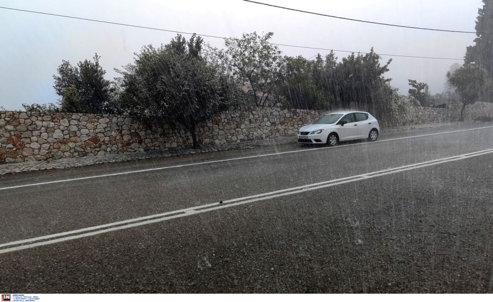 Ισχυρή καταιγίδα πλήττει την Πρέβεζα - Μήνυμα 112 στο Αγρίνιο