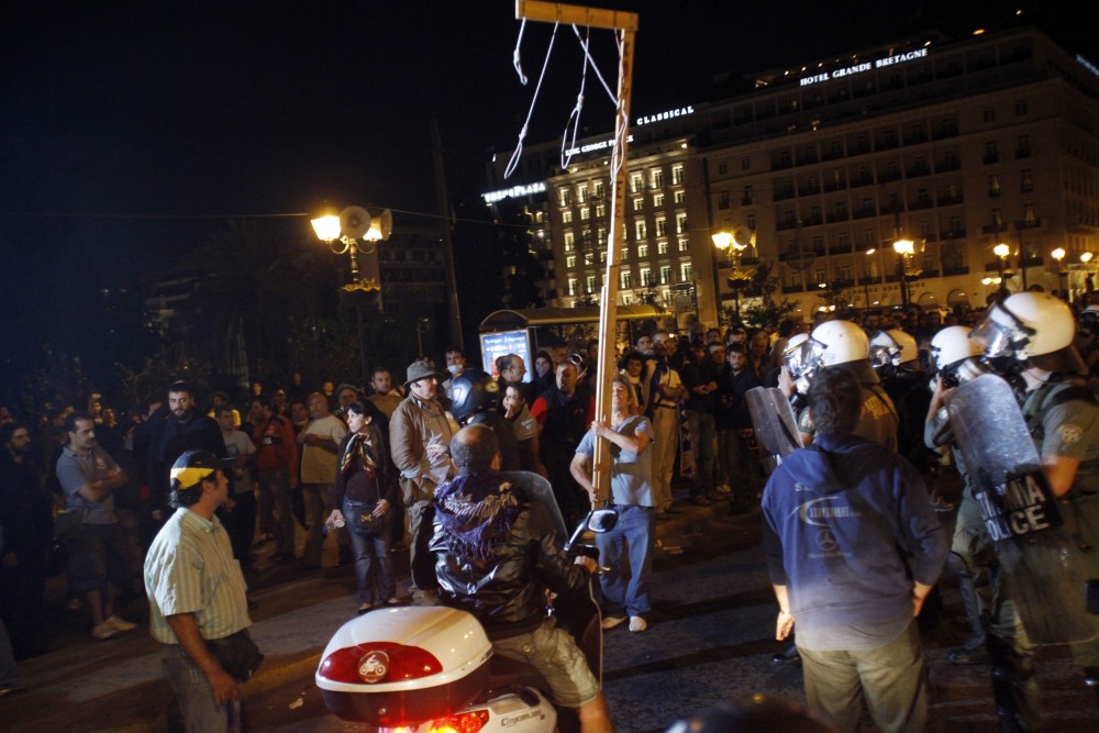 Αθλιότητες, στοχοποιήσεις και δολοφονίες χαρακτήρων με πρόσχημα την τραγωδία των Τεμπών