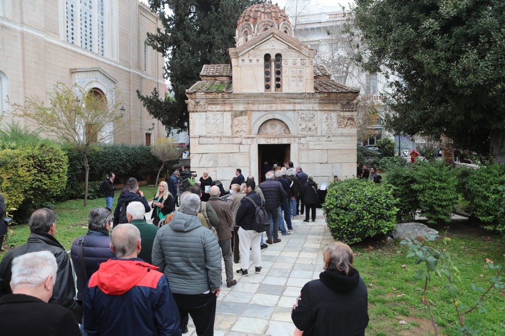 Μίμης Δομάζος: πλήθος κόσμου στο λαϊκό προσκύνημα