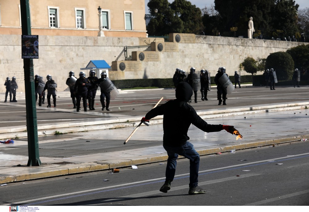 Οι μόνιμοι επαναστάτες του τίποτα