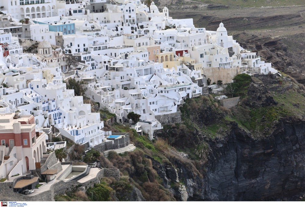 Κυκλάδες: τσιμέντο παντού - Τα αυθαίρετα, η άναρχη δόμηση και οι επενδύσεις της… αρπαχτής