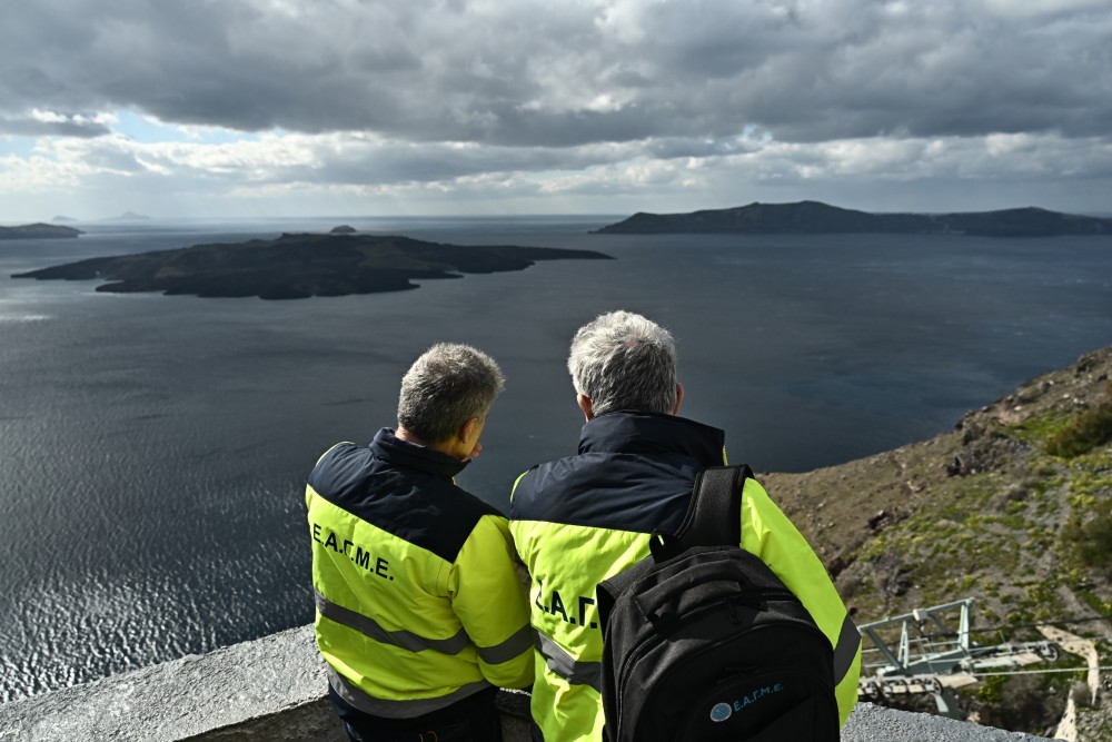 Κλιμάκια επαγγελματιών ψυχικής υγείας στη Σαντορίνη – Τηλεφωνική γραμμή υποστήριξης 10306