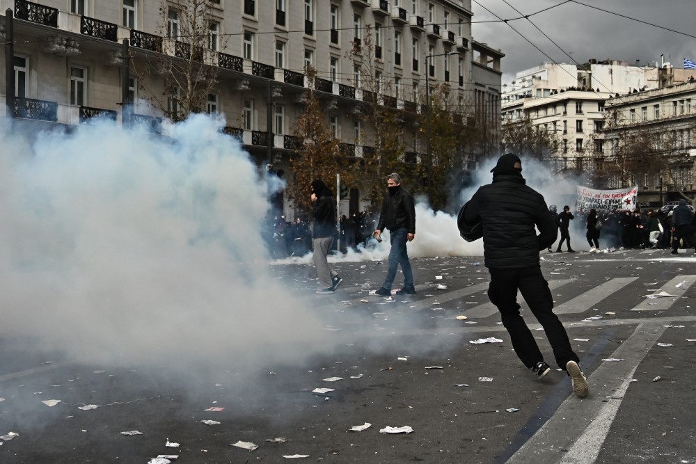 Επεισόδια στο Σύνταγμα: πέντε τραυματίες