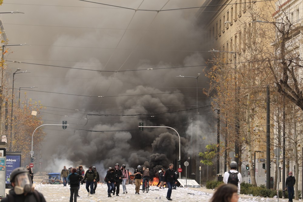 Επεισόδια στο Σύνταγμα: Διώξεις για κακούργηματα - Πλημμελήματα στον Ρουβίκωνα