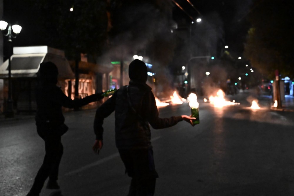 Χούλιγκαν και κουκουλοφόροι: εκρηκτικό κοκτέιλ για τη δημιουργία κλίματος ανασφάλειας